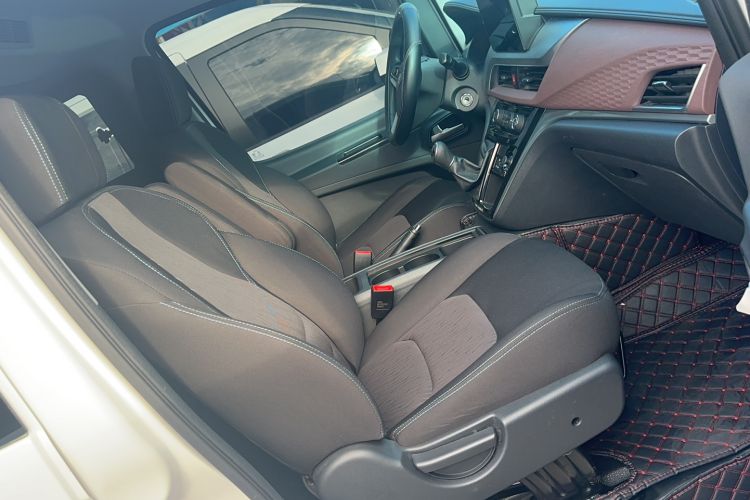 Used JAC Refine M3 2025 PLUS 1.8L Manual Comfort Edition 9 Seats
