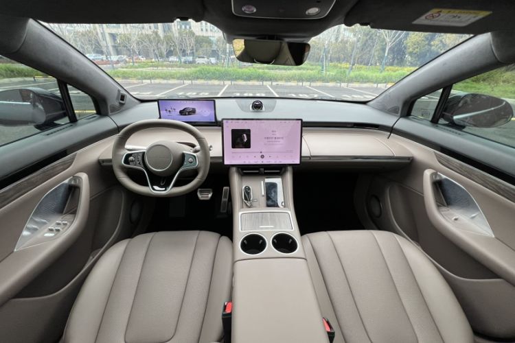 Used Hima Luxeed R7 2025 Range-Extended Version 251 km Max Interior 6