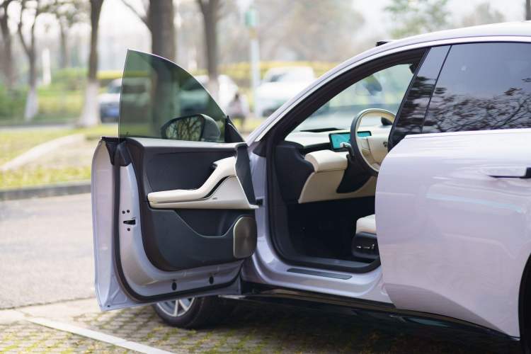 Used Nio ET5 2025 75 kWh Exterior 8