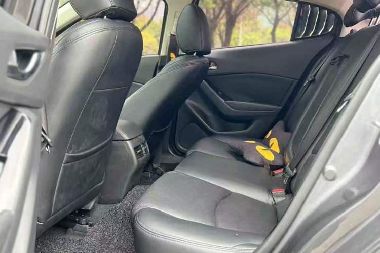 Used Mazda 3 Axela 2017 Sedan 1.5L Automatic Luxury Model China VI Standard