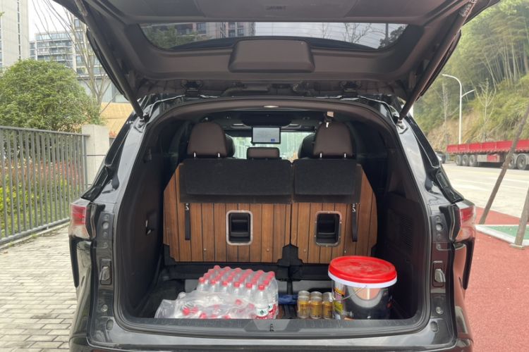 Used Toyota SIENNA 2021 2.5L Hybrid Platinum Edition Interior 4