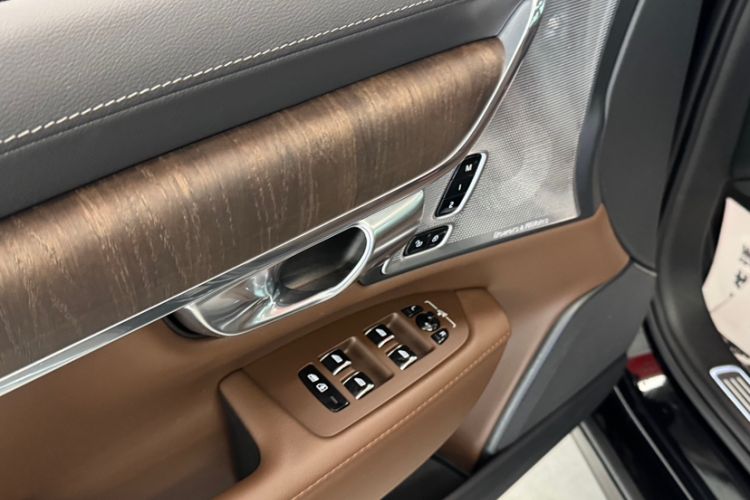 Used Volvo S90 New Energy 2025 Plug-in Hybrid Four-Wheel Drive Long-Range Luxury Smart Edition Interior 3