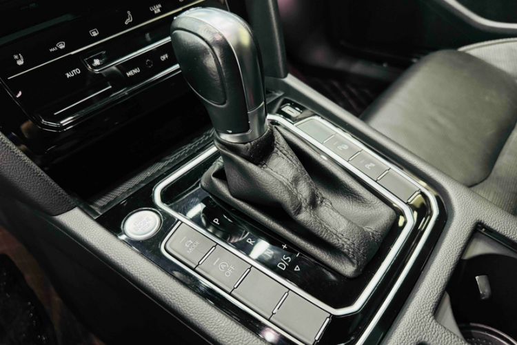 Used Volkswagen FAW-Volkswagen CC 2021 380TSI Striking Edition Gear Lever