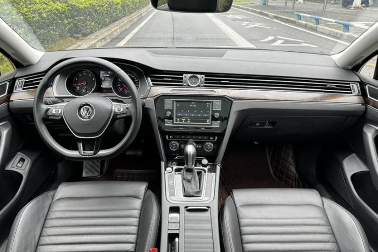 Used Volkswagen Magotan 2018 Facelift 330TSI DSG Luxury Model Interior 11