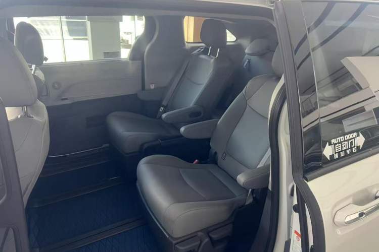 Used Toyota Granvia 2023 2.5L Hybrid Comfort Edition