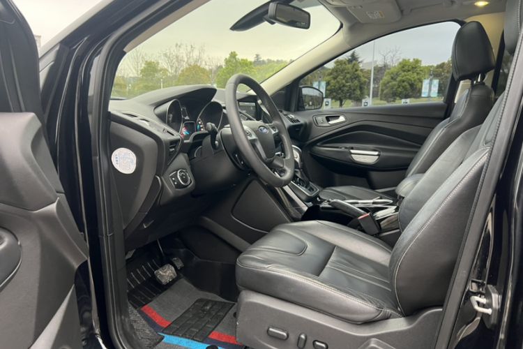 Used Ford Kuga 2015 2.0L GTDi Four-Wheel-Drive Sport Model Interior 7