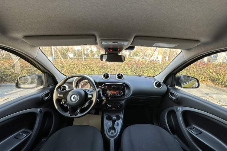 Used smart forfour 2018 1.0L 52 kW Dynamic Edition
