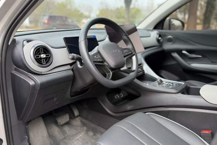 Used BYD Sealion 05 DM-i 2025 DM-i Smart Drive 115KM Flagship Model Interior 3