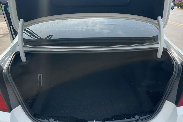 Used BMW 5 Series 2014 525Li Leading Model
