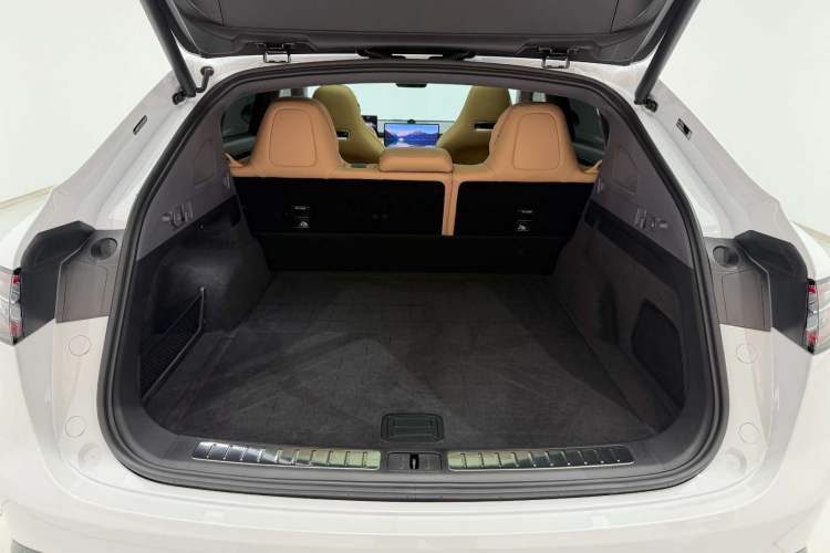 Used Hima Luxeed R7 2025 Range-Extended Version 251 km Max Trunk