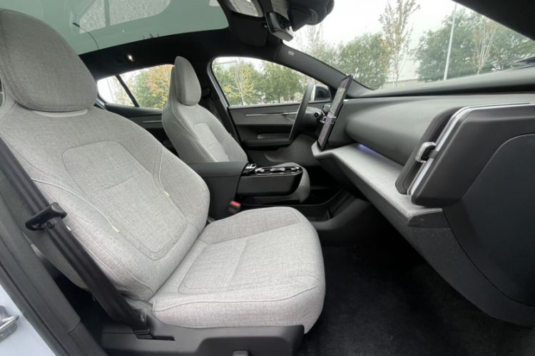 Used Volvo EX30 2025 Rear-Drive Long-Range Version Ultra