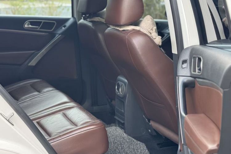 Used Volkswagen Tiguan 2015 1.8TSI Automatic Two-Wheel Drive Luxury Model Interior 3