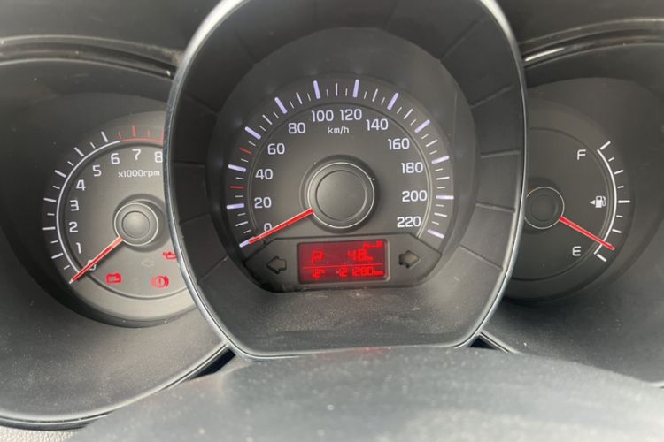 Used Kia K2 2015 Sedan 1.4L Automatic GLS Odometer Close Up