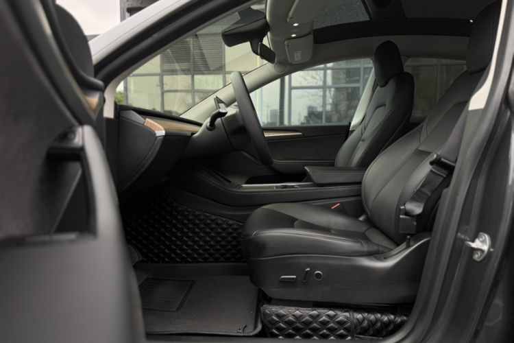 Used Tesla Model Y 2021 Long-Range All-Wheel-Drive Version