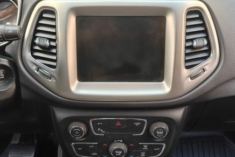 Used Jeep Compass 2017 200T Automatic Family Edition
