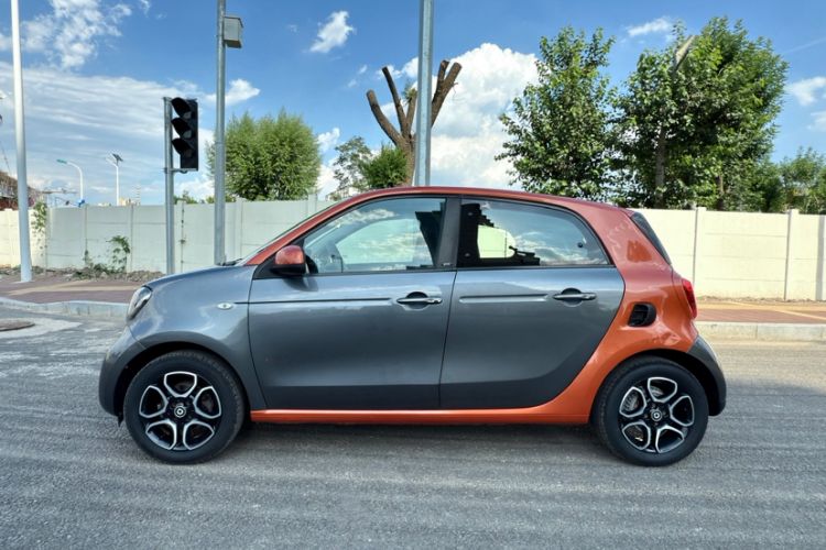 Used smart forfour 2016 0.9T 66 kW Pioneer Edition
