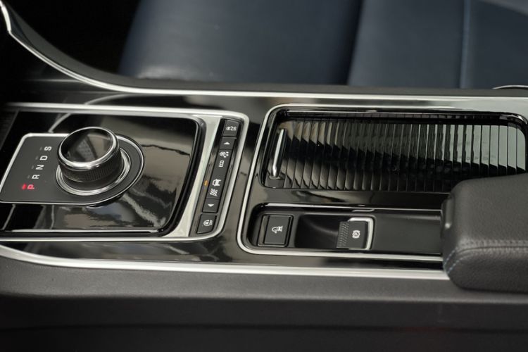 Used Jaguar XE 2018 2.0T 250 PS Two-Wheel-Drive R-Sport Sport Edition