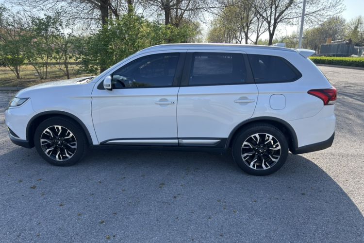 Used Mitsubishi Outlander 2019 2.0L Two-Wheel Drive Comfort Edition 5 Seats China VI Standard Exterior 9