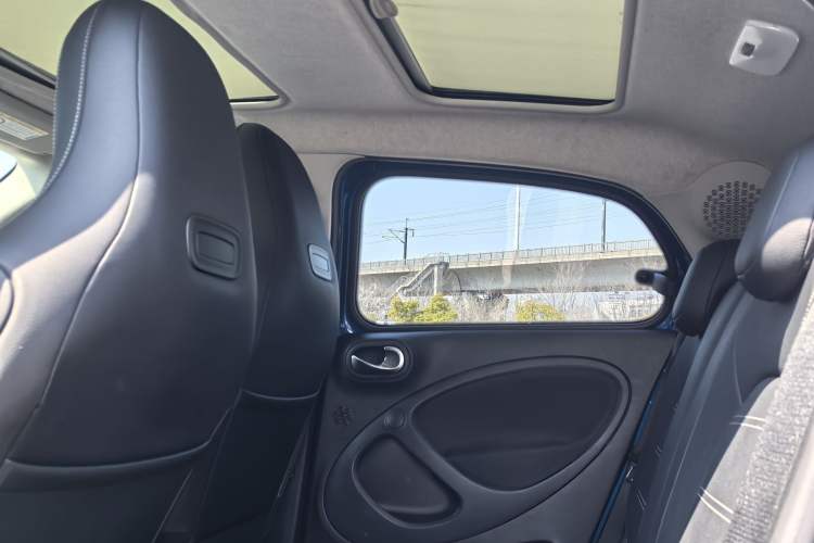 Used smart forfour 2016 0.9T 66 kW Pioneer Edition
