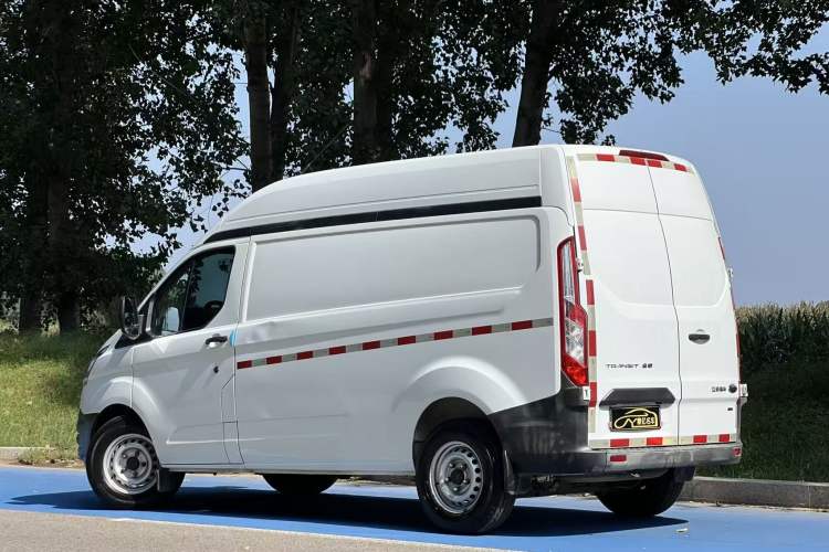 Used Ford Transit 2019 2.0T Diesel Van Mid-Chassis Mid-Roof 3-Seater China VI Standard