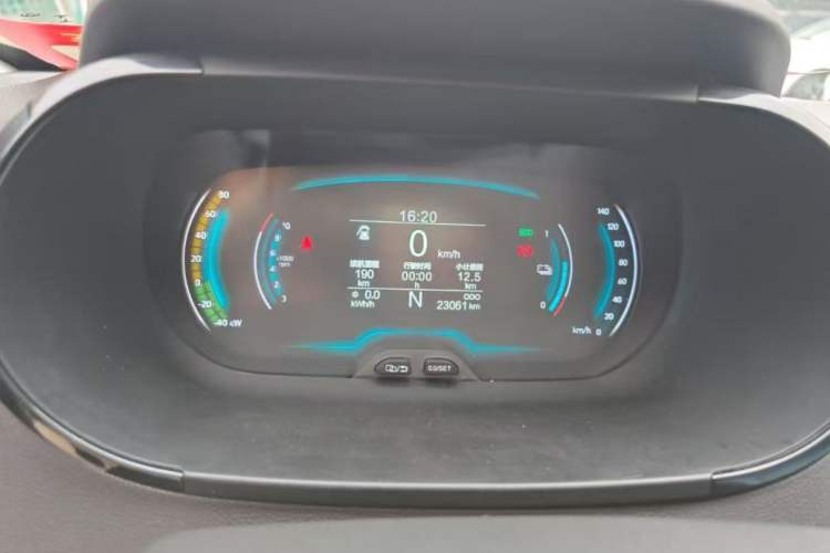 Used Chery New Energy Little Ant 2022 Sweet Pink Edition Half-Sugar Version Lithium Iron Phosphate 29.2 kWh 30 kW 301 km
