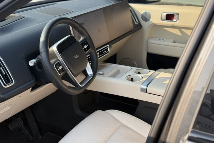 Used Li Auto L8 2023 Pro Model
