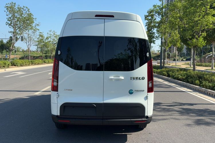 Used Iveco Fidato 2023 B33 Commercial Bus 2.0T 110 kW Manual Transmission Starlight Edition High Roof
