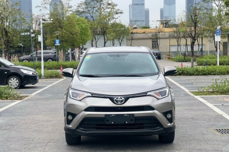 Used Toyota RAV4 2019 2.0L CVT Two-Wheel Drive Luxury Version China VI Standard Exterior 10