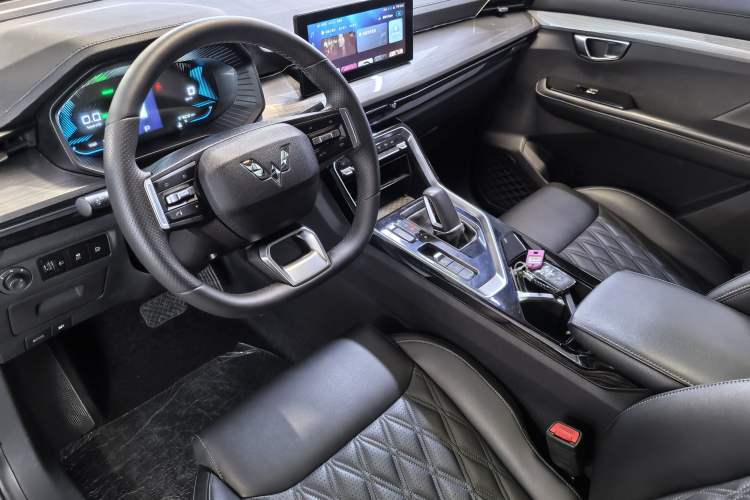 Used Wuling Asta 2022 2.0L DHT Electric-Speed Version Interior 2