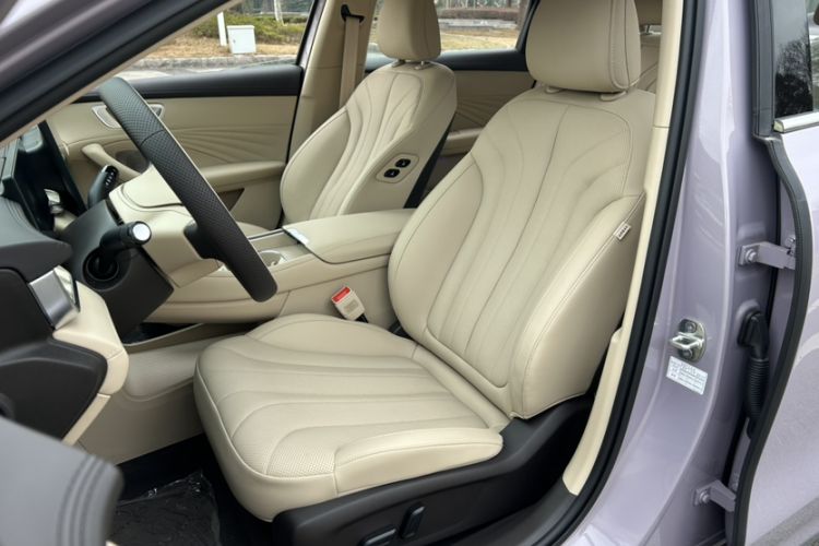 Used Roewe M7 DMH 2025 Model 160km Premium Version
