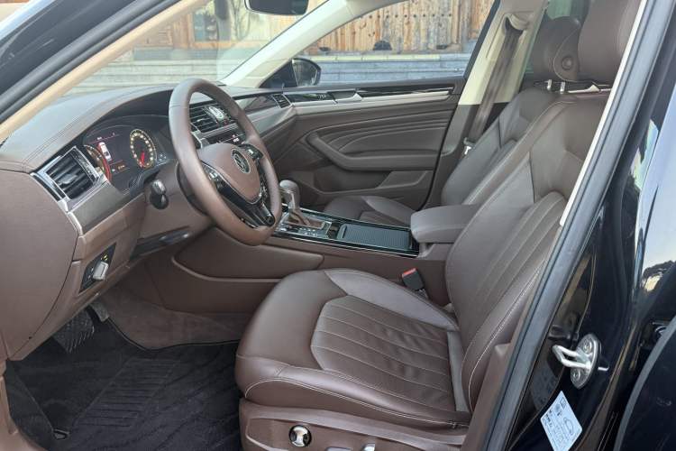 Used Volkswagen Phideon 2021 380TSI Luxury Edition Interior 3