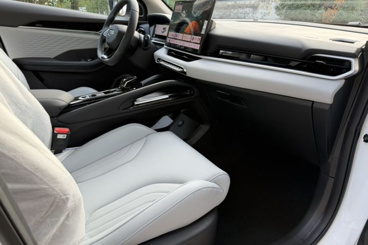 Used Geely Auto Coolray 2025 Bin Yue L 1.5T DCT Starlight Edition
