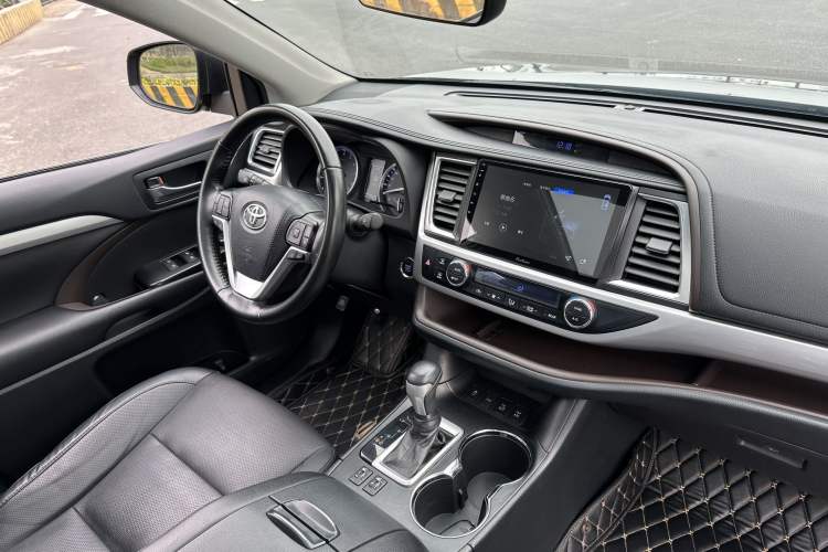 Used Toyota Highlander 2018 2.0T Four-Wheel Drive Luxury Version 7 Seats China VI Standard
