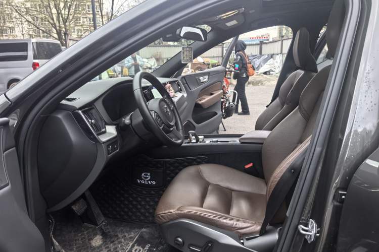 Used Volvo XC60 2022 B5 4x4 Zhiyi Luxury Edition