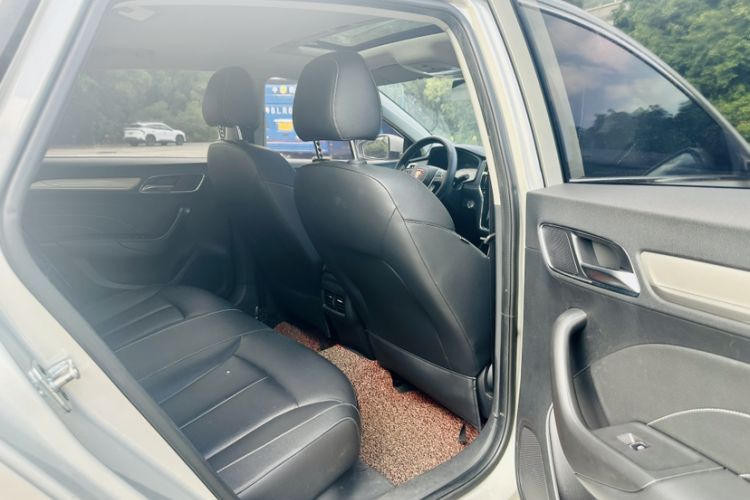 Used Roewe i6 New Energy 2017 45T Hybrid Connect & Smart Enjoyment Edition Interior 6