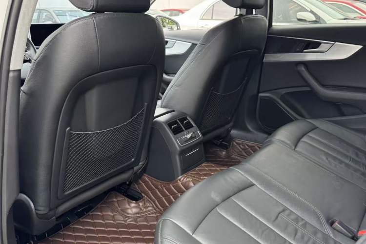 Used Audi A4L 2019 40 TFSI Fashion Edition China VI Emission Standard Interior 1