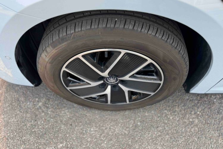 Used BYD Qin L 2025 DM-i Smart Drive 120KM Superior Model Exterior 4