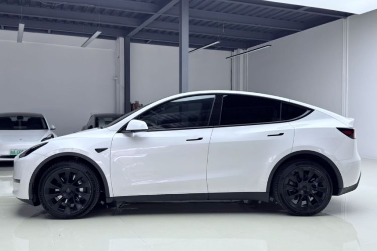 Used Tesla Model Y 2021 Long-Range All-Wheel-Drive Version 3D7 Exterior 2