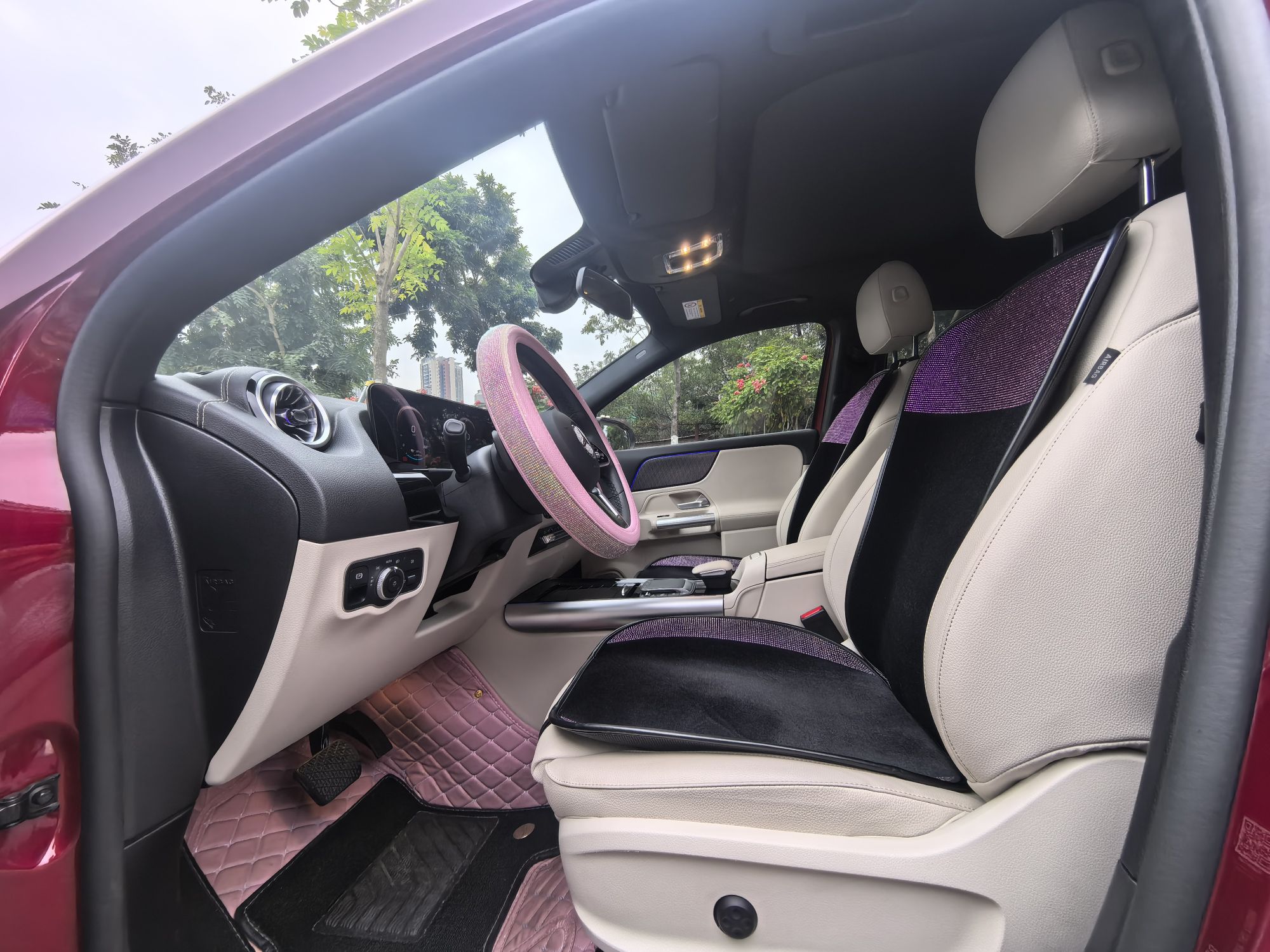 Переднее сиденье в автомобиле