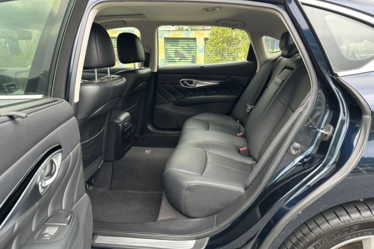 Used Infiniti Q70 2015 Q70L 2.5L Elite Edition Interior 3