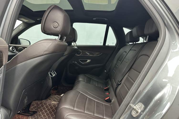 Used Mercedes-Benz GLC 2018 GLC 260 4MATIC Dynamic Edition Interior 1