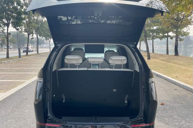 Used XPeng X9 2024 702 Ultra-Long Range Pro