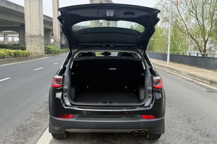 Used Jeep Compass 2017 200T Automatic Family Edition
