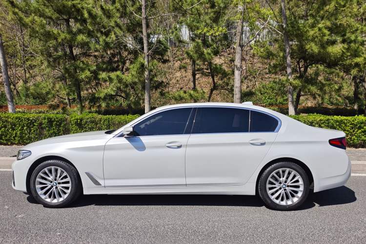 Used BMW 5 Series 2022 Second Facelift 525Li Luxury Package Exterior 7