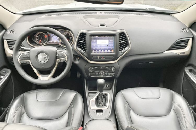 Used Jeep Cherokee 2016 2.0L Superior Edition