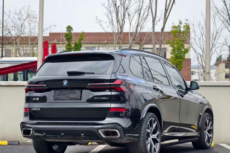 Used BMW X5 2023 xDrive 30Li Luxury M Sport Night Edition Package Exterior 5