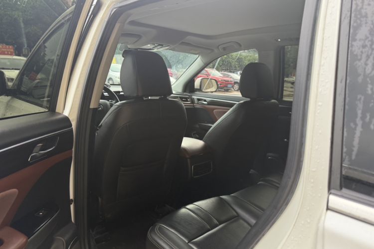 Used GAC Trumpchi GS8 2017 320T Two-Wheel Drive Luxury Smart Connectivity Version (7 Seats) Interior 6