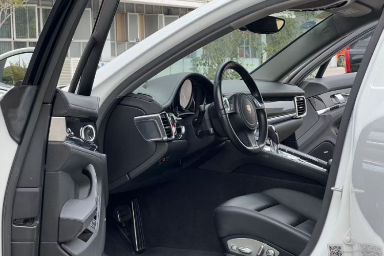 Used Porsche Panamera 2014 Panamera 4 3.0T Interior 3