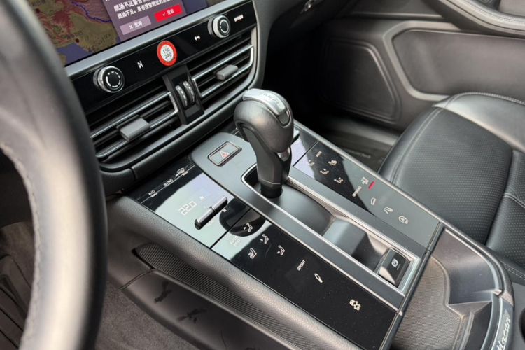 Used Porsche Macan 2024 Macan 2.0T