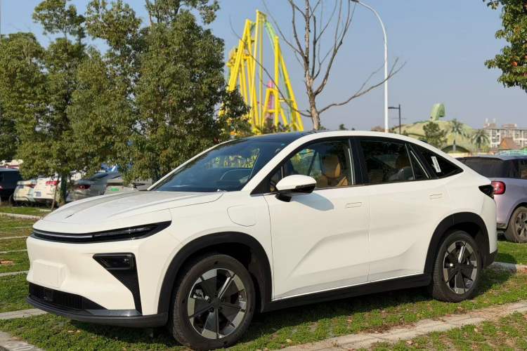 Used Livan 7 2024 605 km Glory Edition